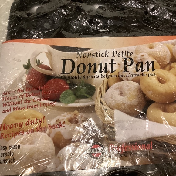 Nonstick 6 donut pan new in original pkg. Bake adorable mini-donuts! - Picture 4 of 4